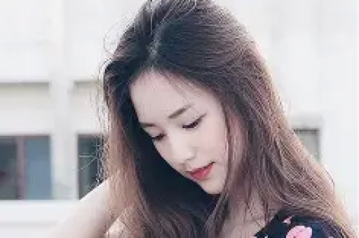 江疏影39岁凭“脚毛”上热搜背后藏着内娱对中年女星最大的傲慢
